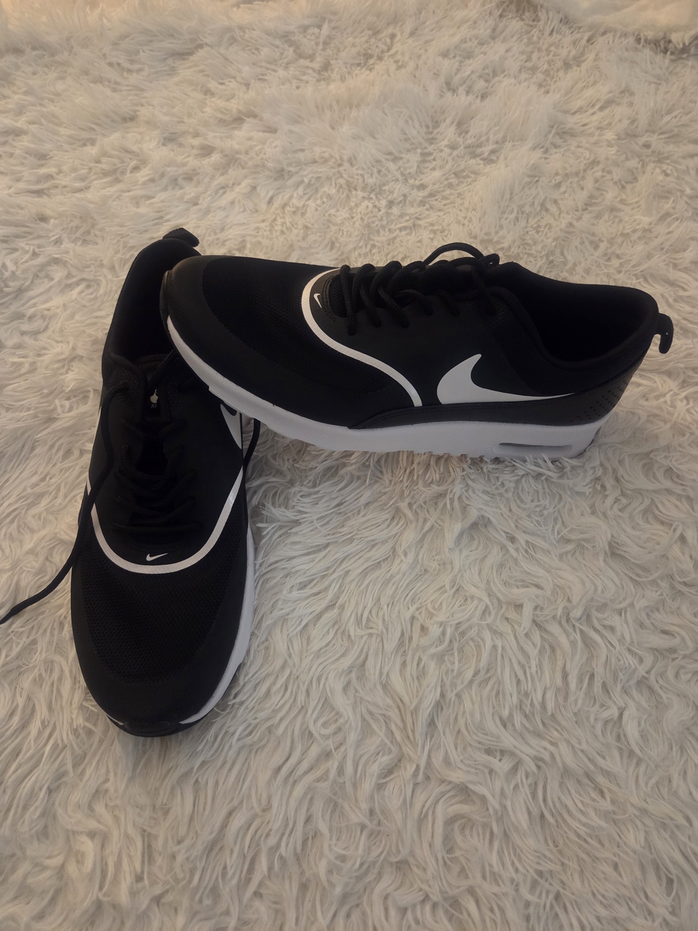 Nike Women’s Black & White Athletic Sneakers